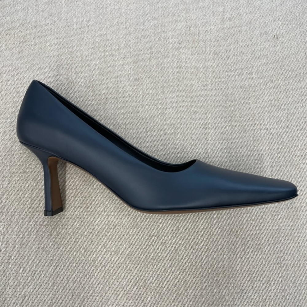 NIB Neous heels